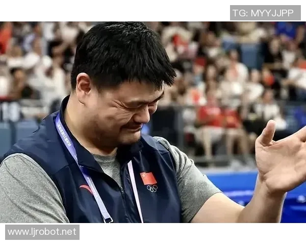 姚明意外受伤胳膊扭伤引发球迷关注恢复情况备受期待