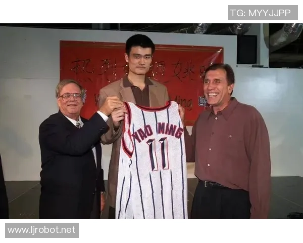 姚明身高之谜揭秘为何他在篮球场上显得更高于180厘米 姚明身高之谜揭秘为何他在篮球场上显得更高于180厘米